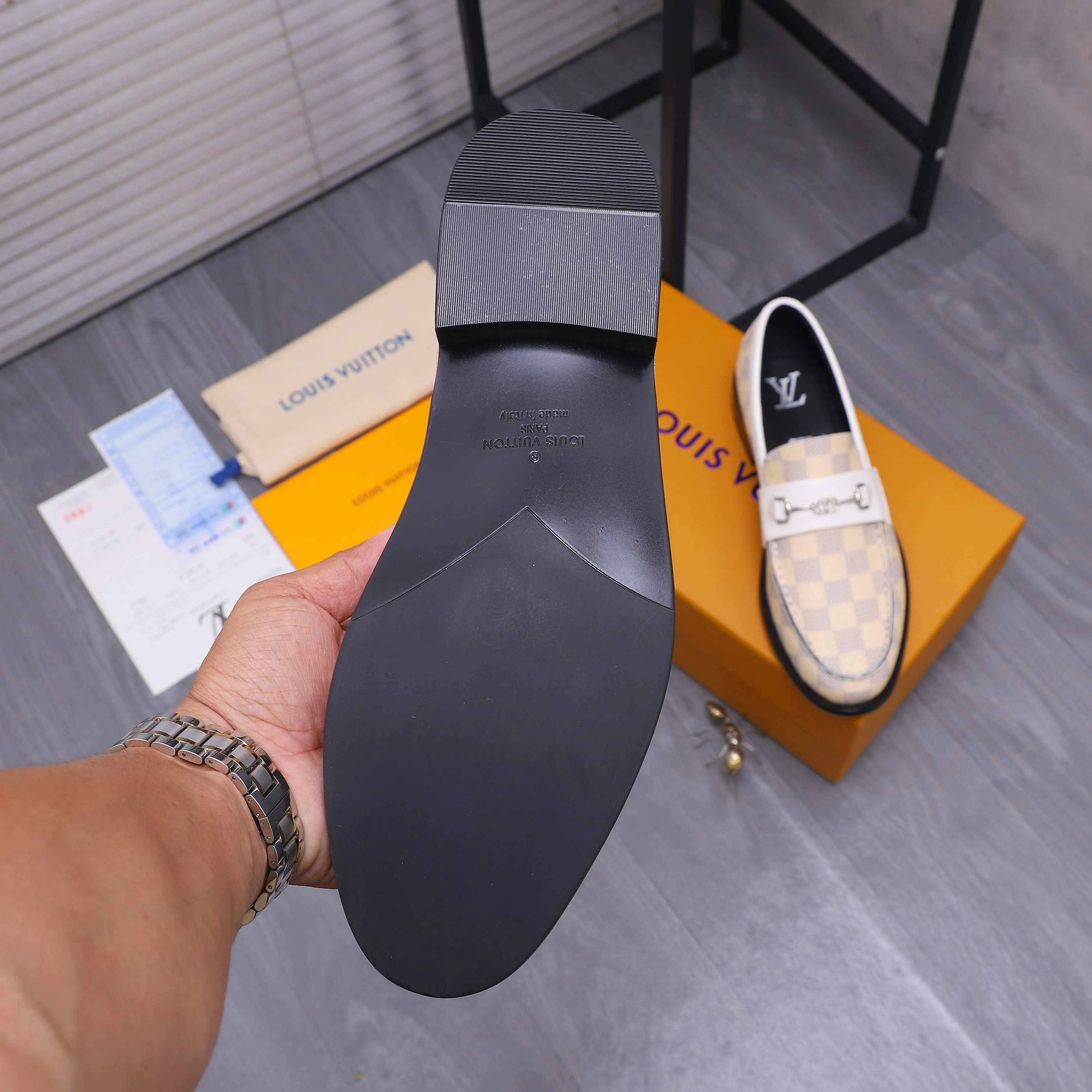 Men's shoes 💰660 Product trademark: LV [Louis Vuitton] business casual slip-on leather shoes, regular size. Size: 39-44 (38.45 custom-made, non-returnable) Product materials: Selected classic plaid upper, cowhide lining, original outsole